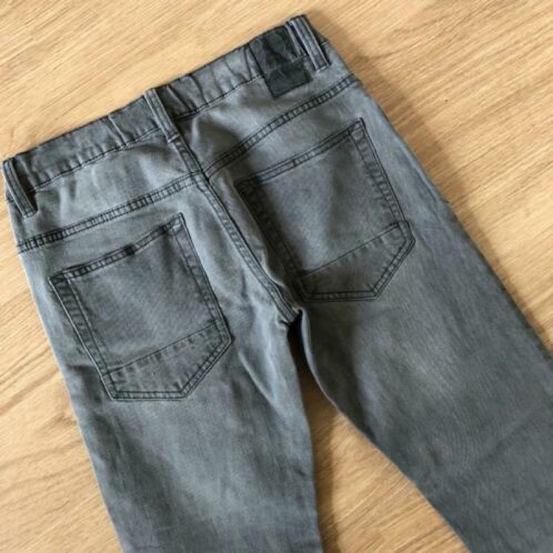 Lichtgrijze spijkerbroek, model slim - mt 152