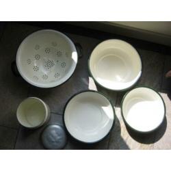 creme/donergroen schalenset 20-22-24 cm & theebus