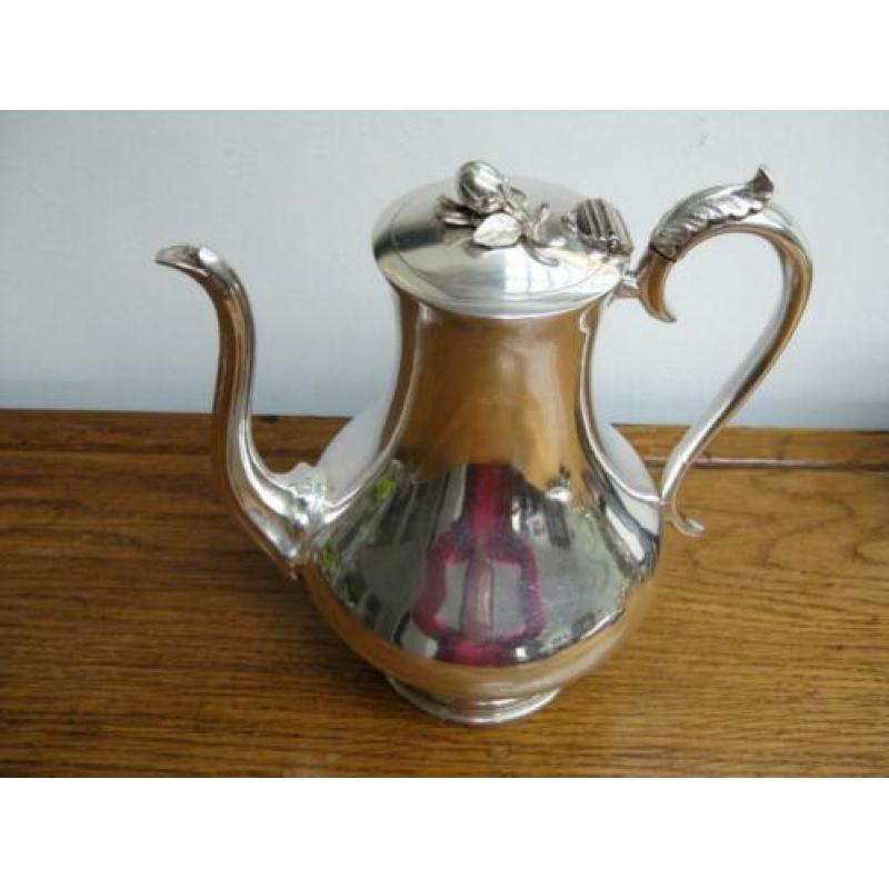 Grote antieke verzilverde koffiepot