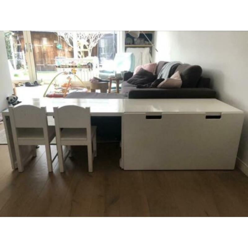 Ikea opbergbank met lade en ikea tafel met stoeltjes