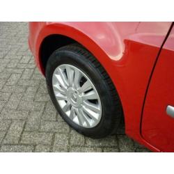 Renault Clio 1.2 Collection met airco (bj 2011)