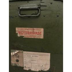 Reiskist groen met stickers Rotterdam