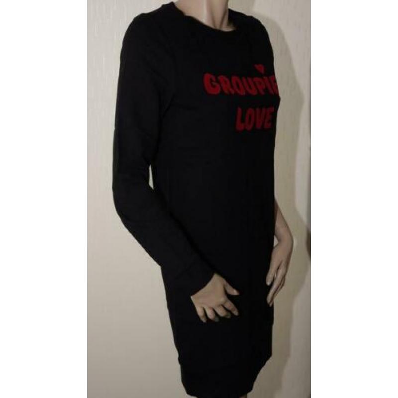 nieuwe zwarte NIKKIE sweat jurk met rood