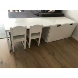 Ikea opbergbank met lade en ikea tafel met stoeltjes