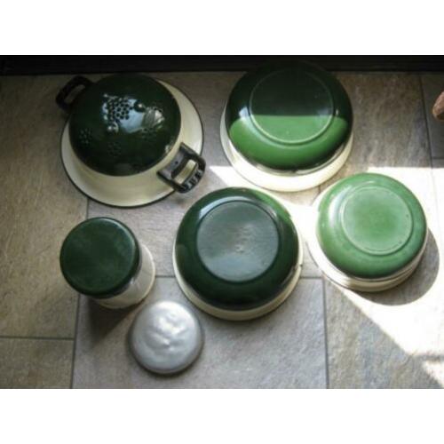 creme/donergroen schalenset 20-22-24 cm & theebus
