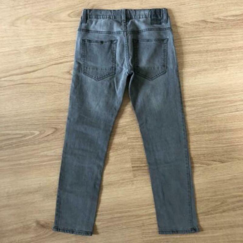 Lichtgrijze spijkerbroek, model slim - mt 152