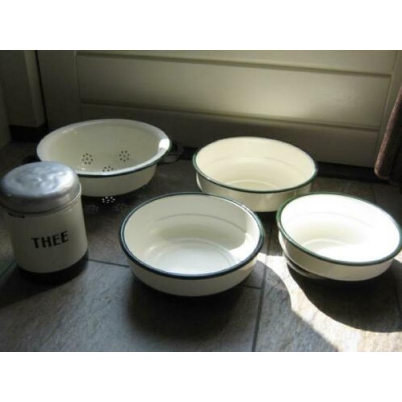 creme/donergroen schalenset 20-22-24 cm & theebus