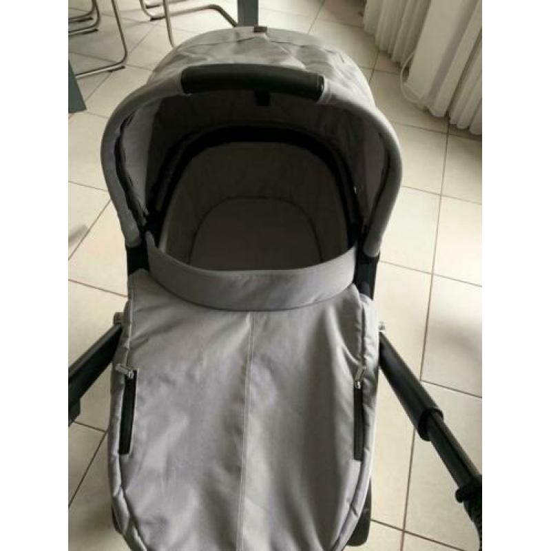 Mutsy IGO light silver