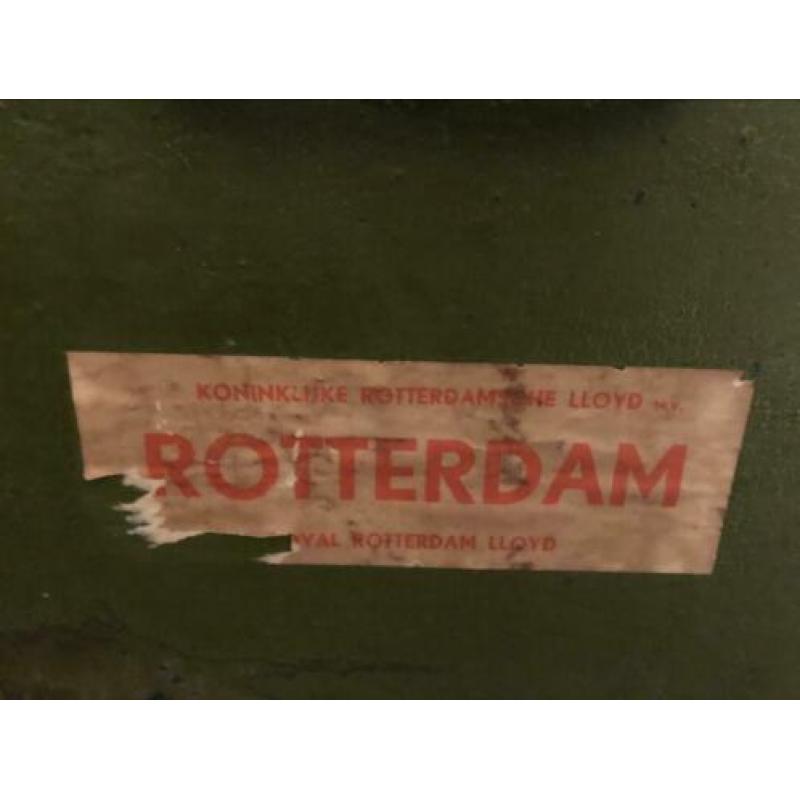 Reiskist groen met stickers Rotterdam