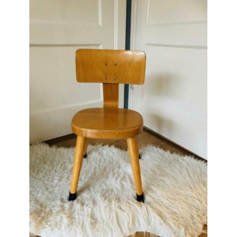 Vintage schoolstoeltjes stoeltje school kleuter peuter retro