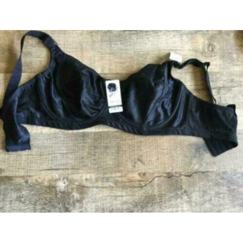 NIEUW pracht zwarte beugel B.H merk New Style maat 110 F