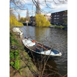 Stalen sloep - motorboot - lelievlet