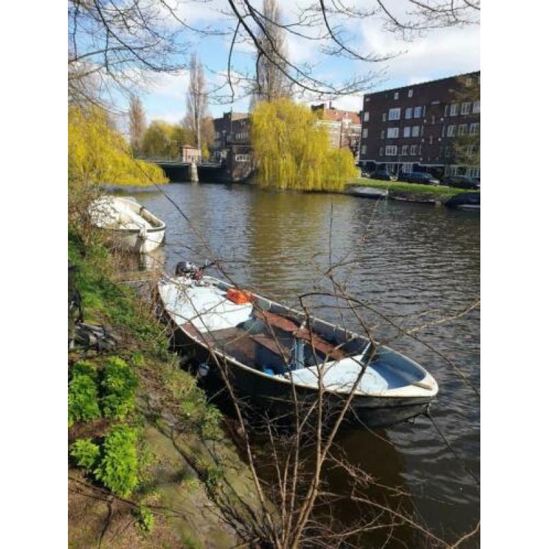 Stalen sloep - motorboot - lelievlet