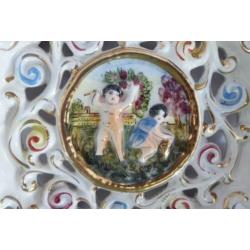 Capodimonte/ fruitschaal porselein/met puti's 1991