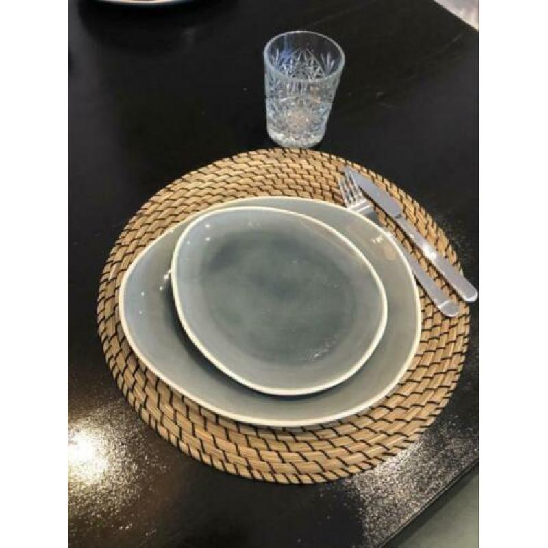 Jewels servies van action. Eetborden en lunch borsen