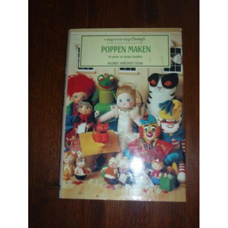 ?Poppen maken 30 grote en kleine knuffels.Audrey Vincente De