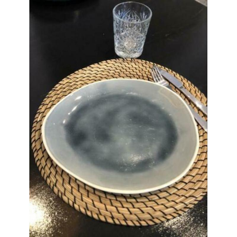 Jewels servies van action. Eetborden en lunch borsen
