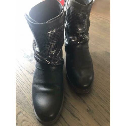 Leuke laarsjes YKX & co 37