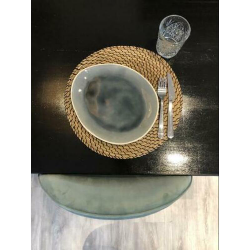 Jewels servies van action. Eetborden en lunch borsen
