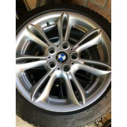 Bmw z4 e85 velgen met goede banden 17 inch zie foto’s