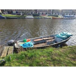 Stalen sloep - motorboot - lelievlet