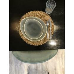 Jewels servies van action. Eetborden en lunch borsen