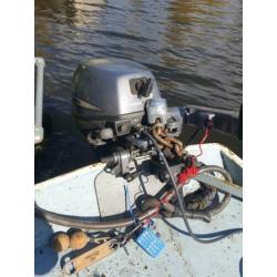 Stalen sloep - motorboot - lelievlet