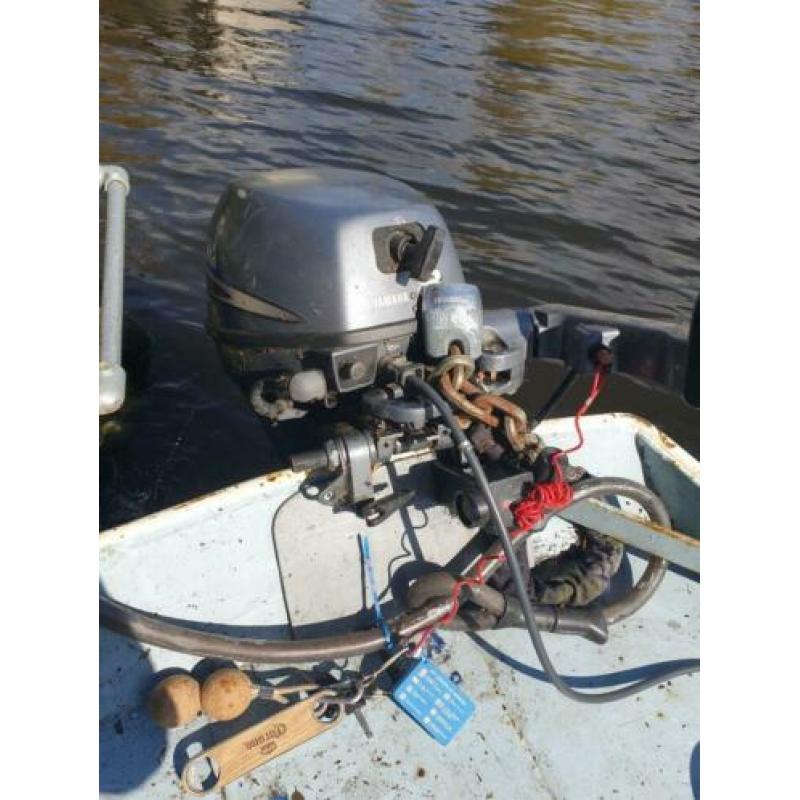 Stalen sloep - motorboot - lelievlet