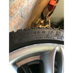 Bmw z4 e85 velgen met goede banden 17 inch zie foto’s