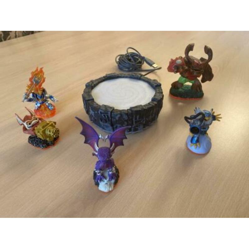 PS3 Skylander Giants met portal en 6 figuren