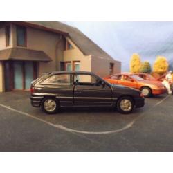 1/43 Opel Astra F GSi - Gama metallic-antraciet-zwart