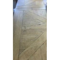 Tafel met eiken parket inlay