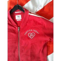 American Today rood vest maat 146-152