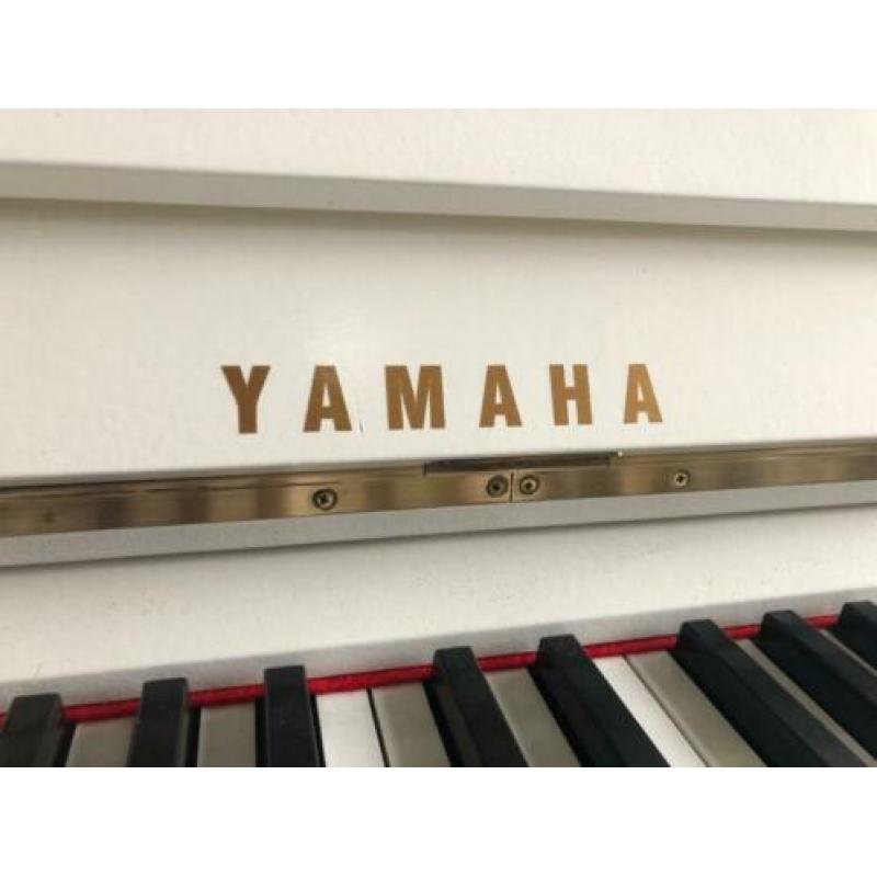 Witte Japanse Yamaha piano Garantie Gestemd Gebracht NL