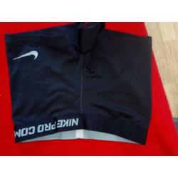 Nike trainers korte broek maat xs