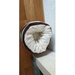 Ronde mand voor kat of kleine hond, bruin met beige,