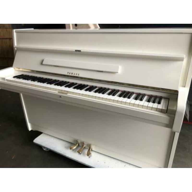Witte Japanse Yamaha piano Garantie Gestemd Gebracht NL