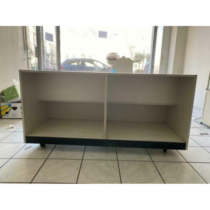 Kast met tredes vitrine