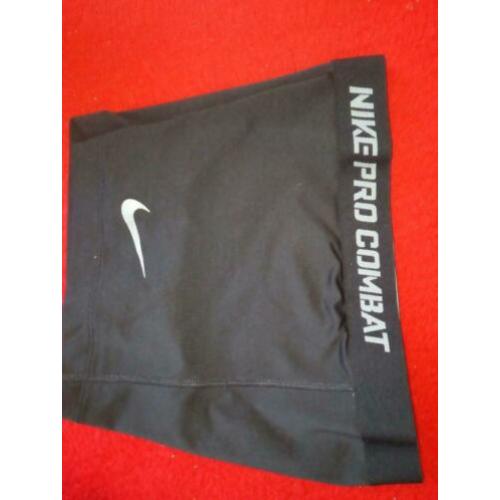 Nike trainers korte broek maat xs