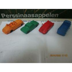 4 plastic autoos ik denk 3 van Tomte en de andere onbekend