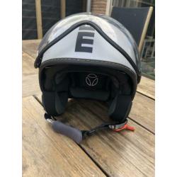 Momodesign helm - bijna NIEUW - M