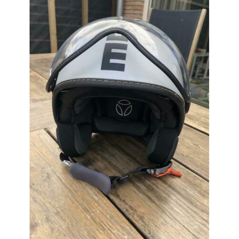 Momodesign helm - bijna NIEUW - M