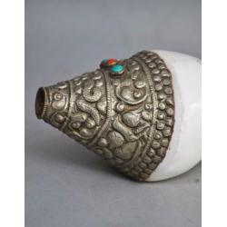 Grote met zilver bewerkte SHANKA, Tibetaanse schelphoorn