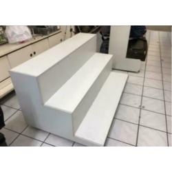 Kast met tredes vitrine