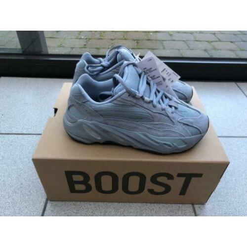 Adidas Yeezy Boost 700 V2 Hospital blue maat 36 2/3 en 38