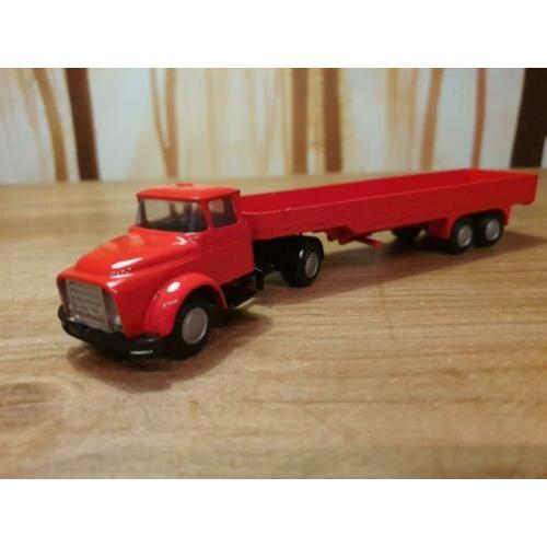 Lion Car Daf Torpedo met zwanehals trailer Rood 1:50