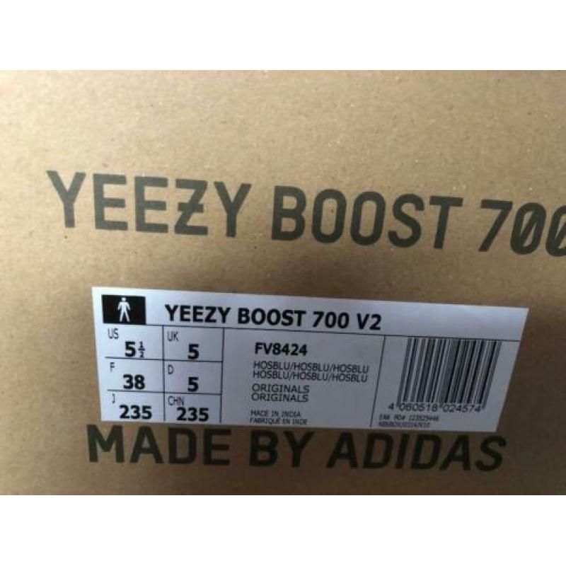 Adidas Yeezy Boost 700 V2 Hospital blue maat 36 2/3 en 38