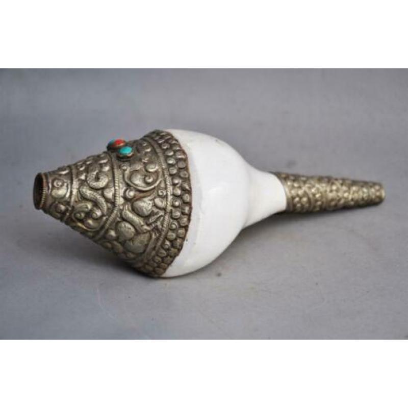 Grote met zilver bewerkte SHANKA, Tibetaanse schelphoorn
