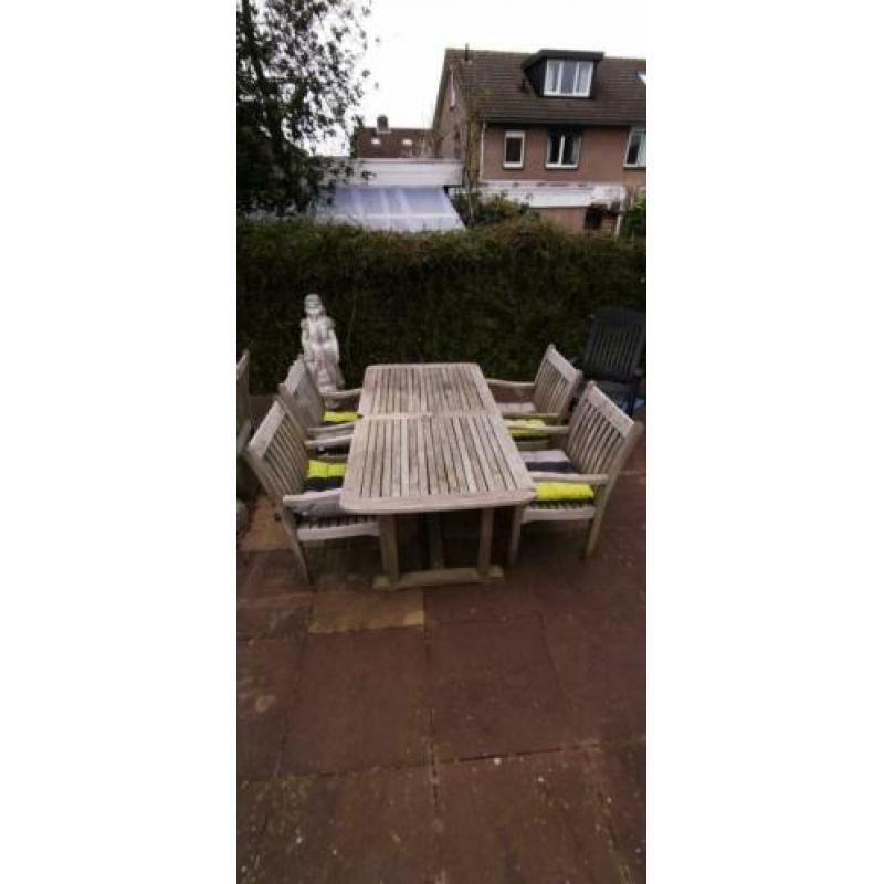 Teakhouten tuinset. Tafel en 4 stoelen