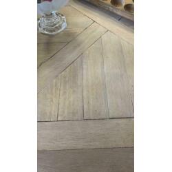 Tafel met eiken parket inlay